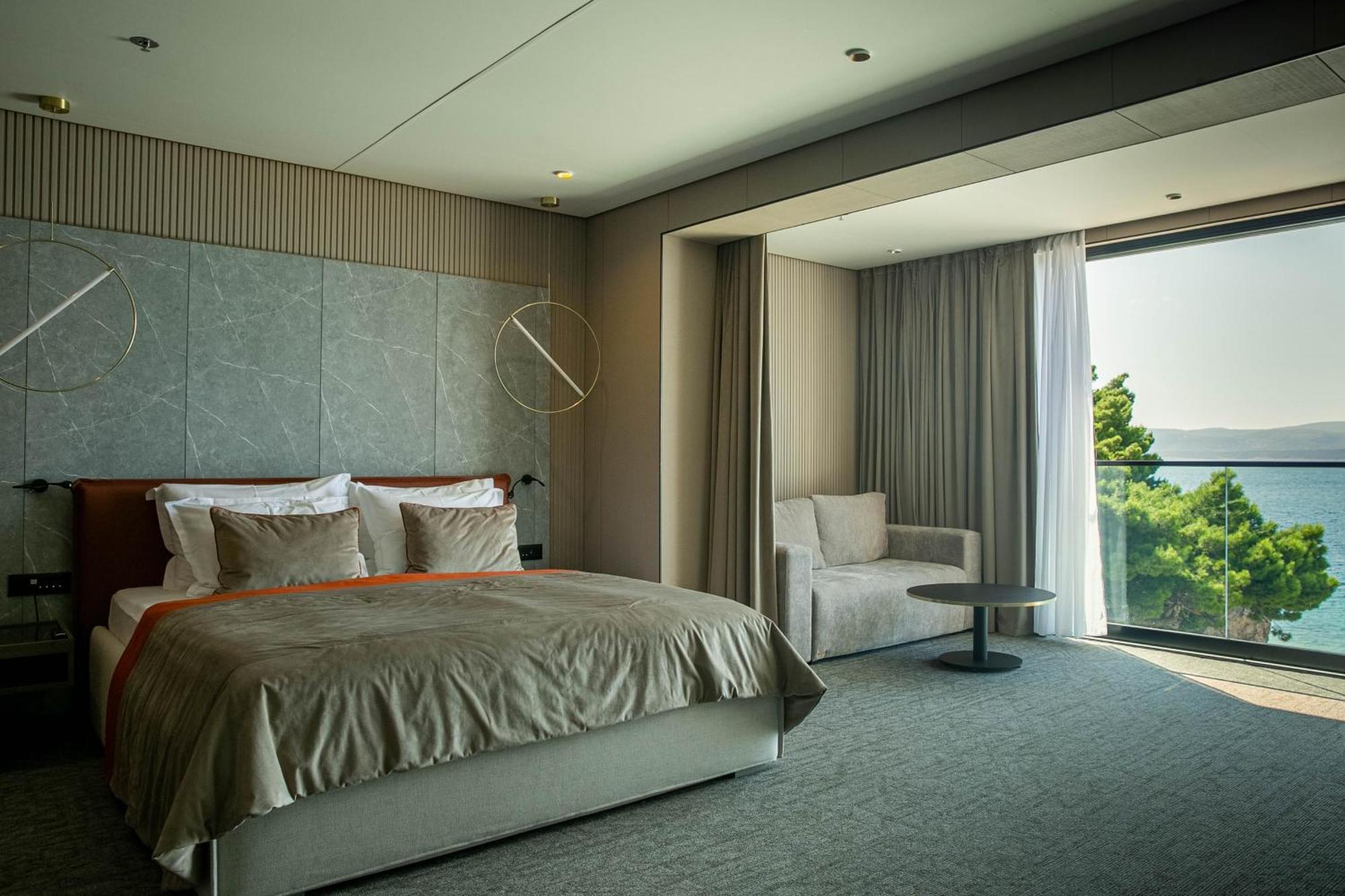 Hotel Medistone オミシュ エクステリア 写真