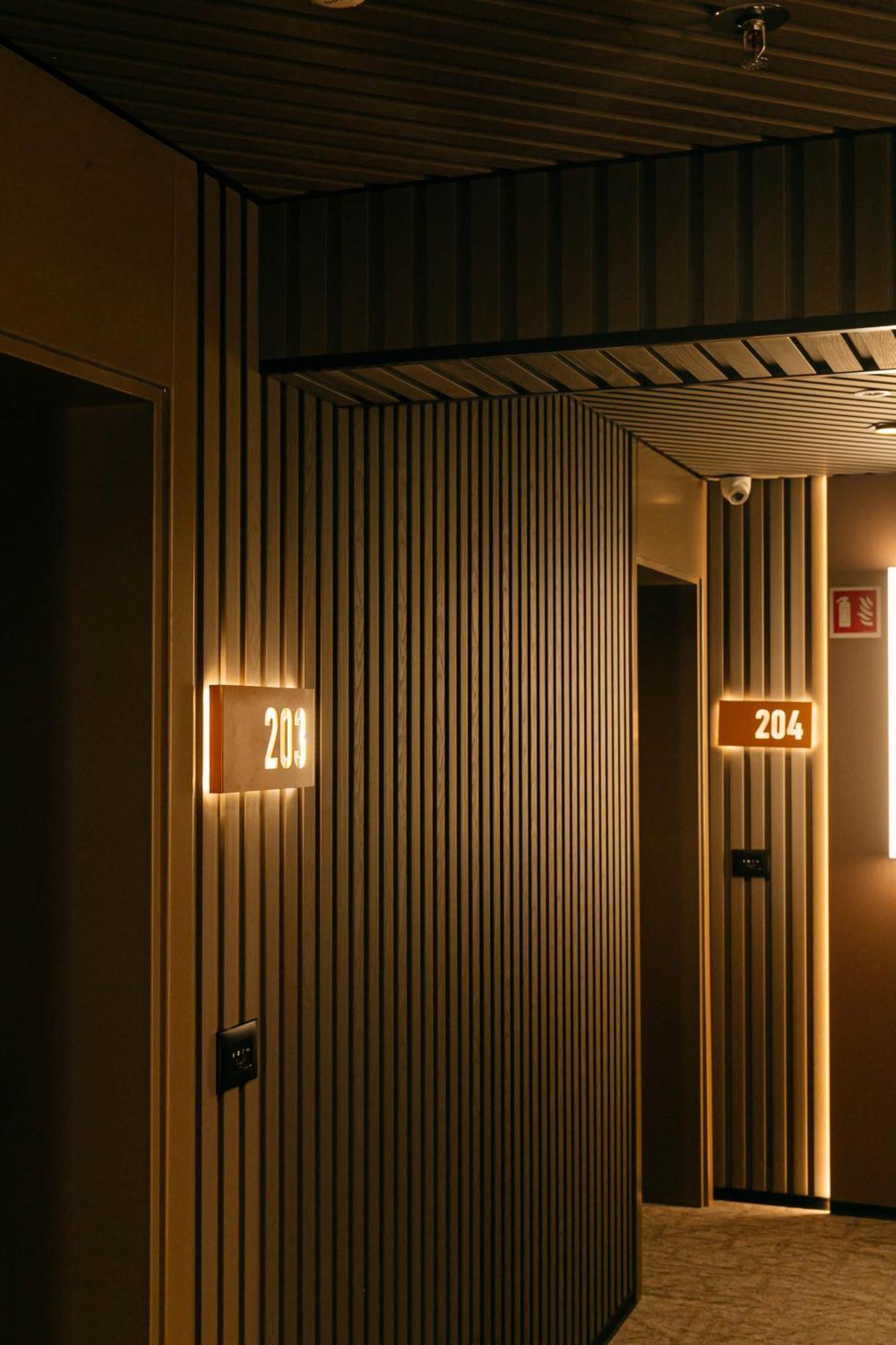 Hotel Medistone オミシュ エクステリア 写真